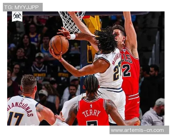 热火与公牛激战第4场争夺季后赛关键胜利的精彩对决 热火与公牛激战第4场争夺季后赛关键胜利的精彩对决